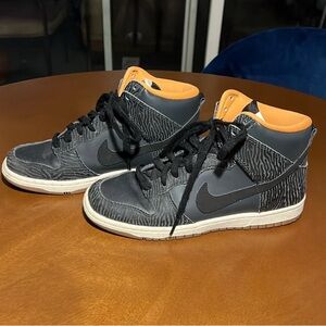 Rare Nike Women’s Dunk Hi Skinny Print Anthracite Tiger, size 8. Worn.